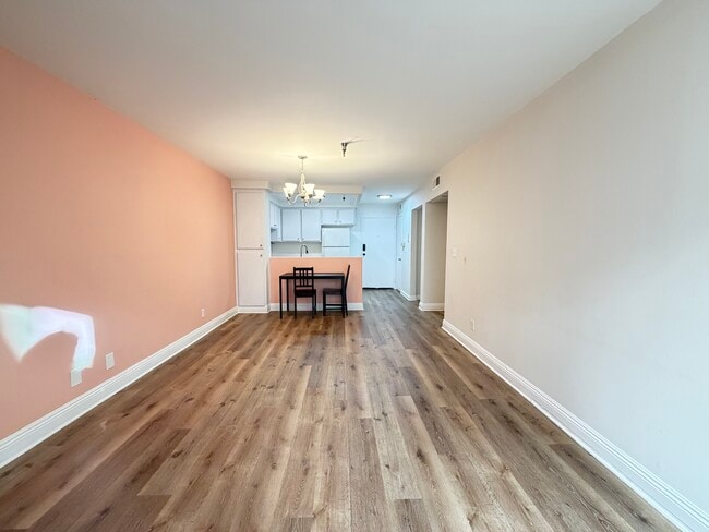 Photo - 5143 Bakman Ave Unidad 316