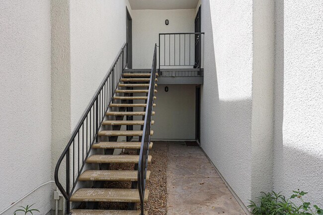 Photo - 740 W Elm St Unit 214