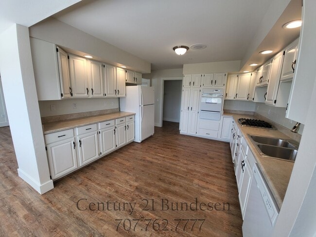 Photo - 811 Old Adobe Rd