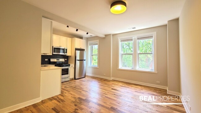 Building Photo - 654 W Wrightwood Ave Unit 1 Bed