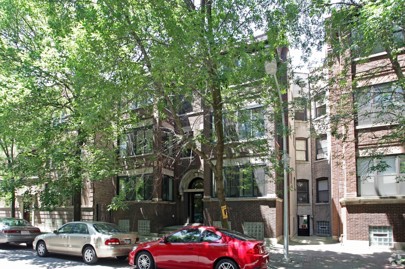 Photo - 5336-5338 S Woodlawn Ave Apartments