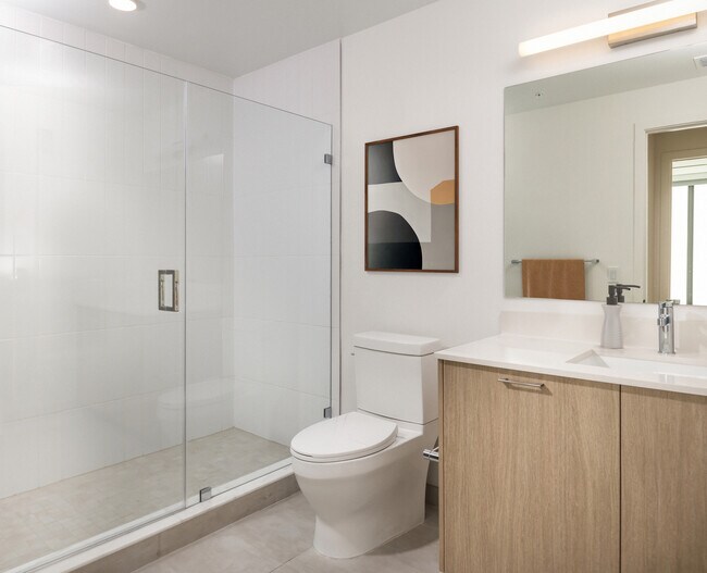 Bath with white quartz countertops