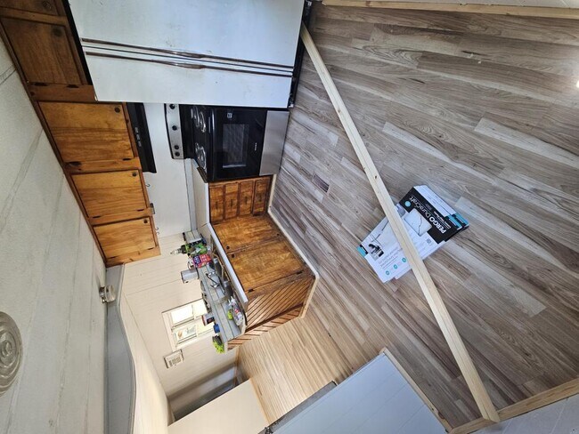 12 Ellis St