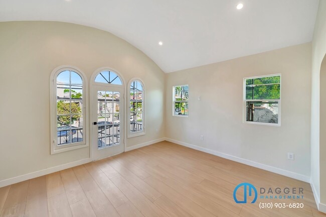 Building Photo - 2800 Winter St Unit 2