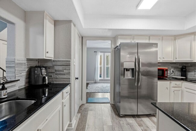 Photo - 2938 Camelot Ln