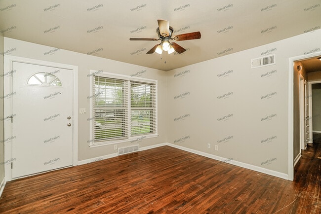 Photo - 8914 E Newton St