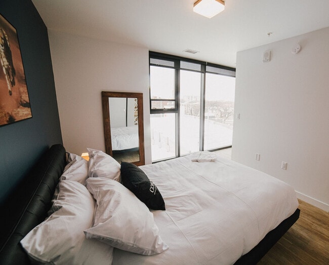 Photo - 221 Stradbrook Ave Unit ID1223068P