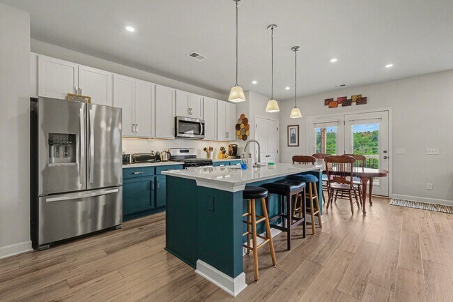 Photo - 139 E Millbrook Dr