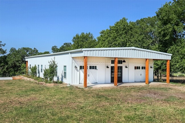 Photo - 400 E Mill St