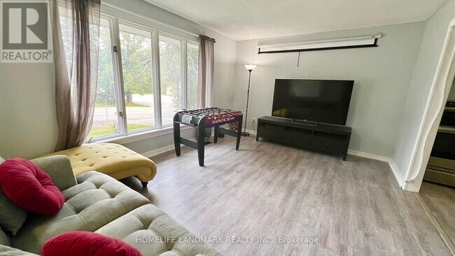 Photo - 688 Line 7 S