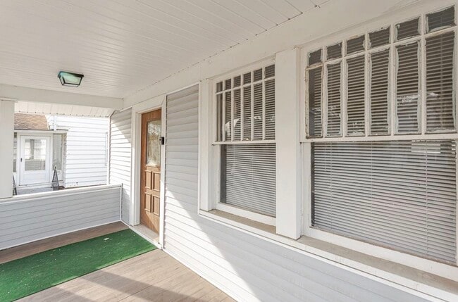 Photo - 3725 Leybourn Ave