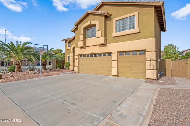 2684 E Birchwood Pl