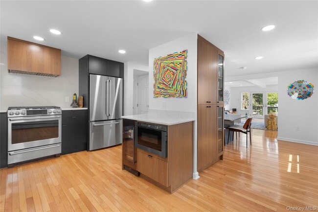 Photo - 595 Piermont Ave