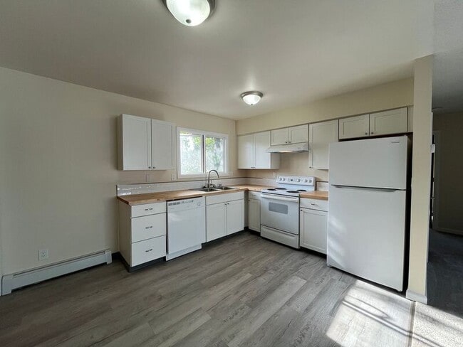 Photo - 516 E 10th Ave