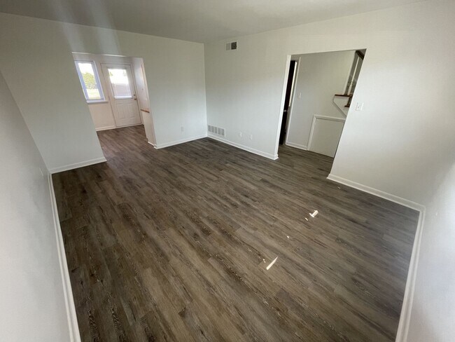 Photo - 2 Bedroom 2.5 Bathroom Condo!