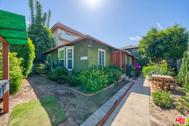 1112 Ocean Park Blvd Unidad D
