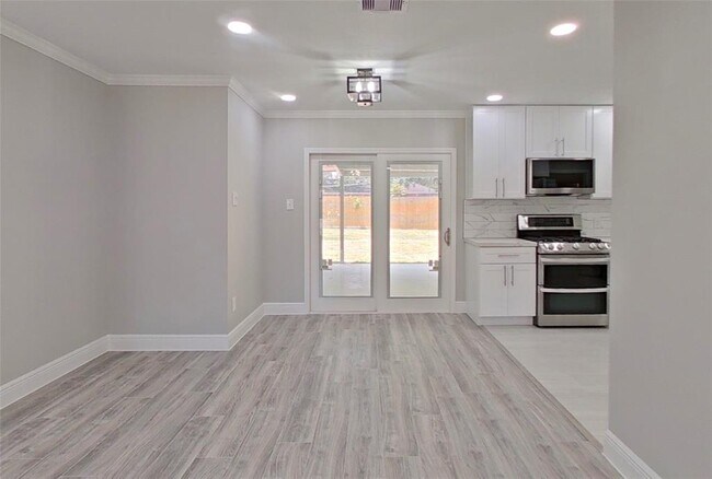 Photo - 4947 Poinciana Dr