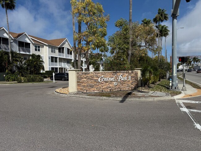 Building Photo - 2 Bedroom 2.5 Bath Condo (Central Park II Condominiums)