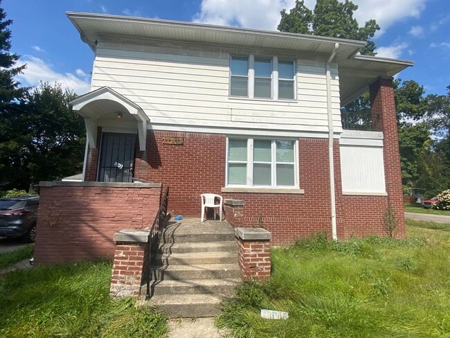Building Photo - 17815 McIntyre St Unit Upper Rental