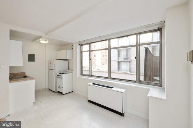 Photo - 940 25th St NW