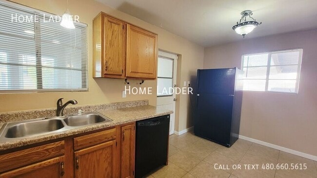 Photo - 2226 E Mitchell Dr