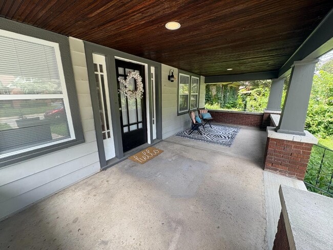 6039 E Lowell Ave