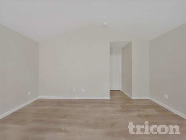 Photo - 144 Phoenix Ln