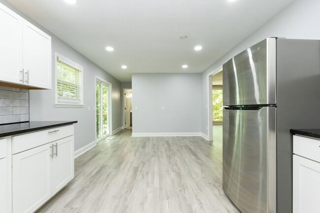 Photo - 405 Dempsey Ln