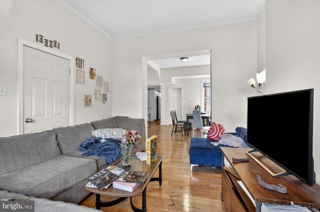 Photo - 4058 Irving St