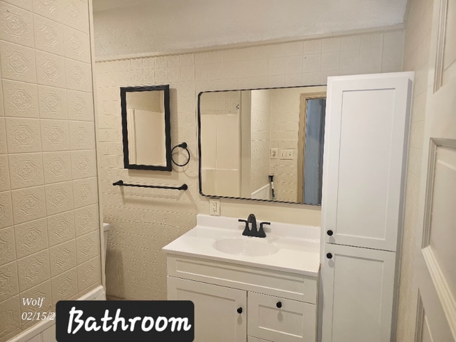 Photo - 205 Clark St