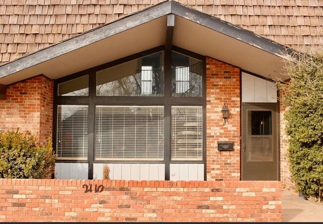Building Photo - 2110 Indian Dr Rental