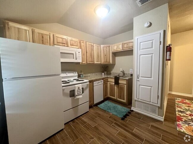 Building Photo - 1704 Fairfax Ave Rental