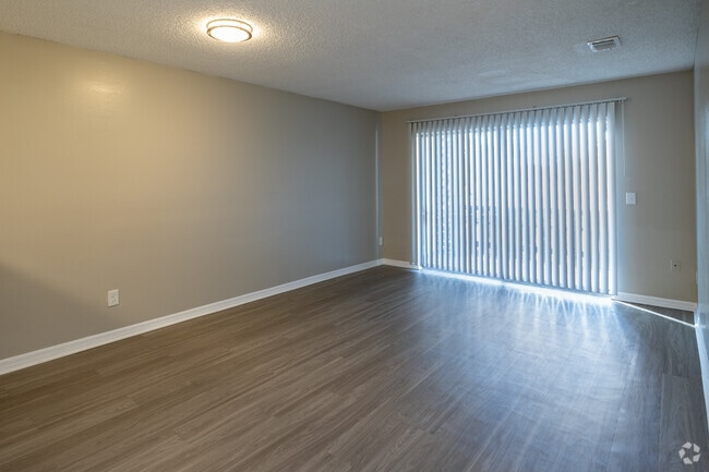1BR, 1BA-761SF - Living room