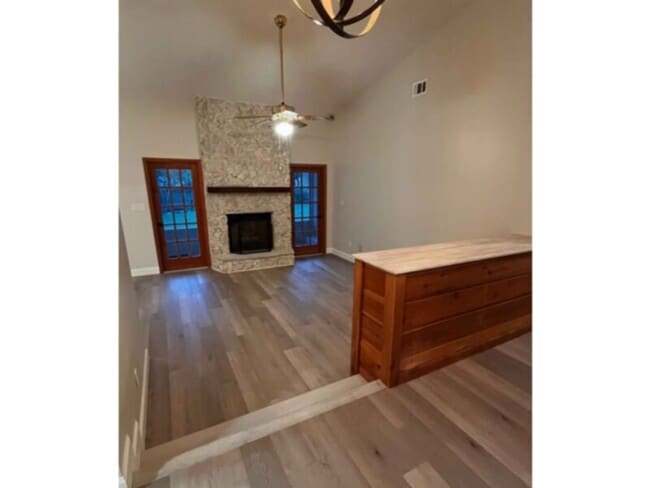 Photo - Gorgeous Lakefront 3 Bedroom, 2 Bathroom H...