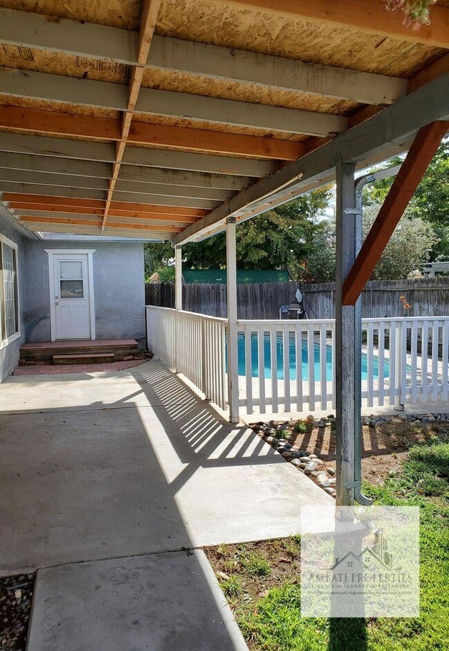 Photo - 1696 Pico Ave