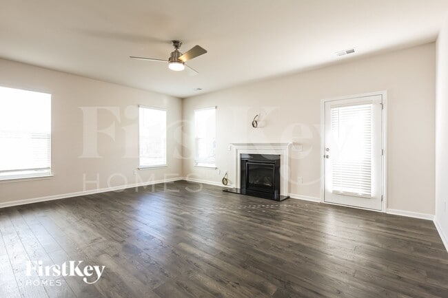 Photo - 562 Hillpark Ln