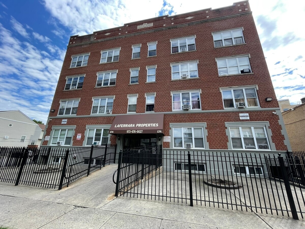 174 N. Grove St - 174 N. Grove St