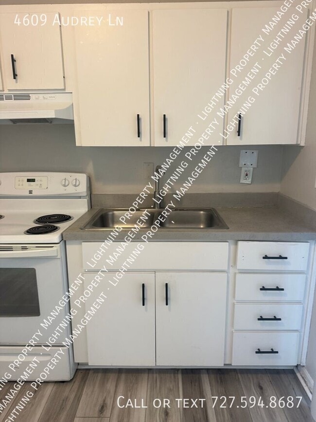 4609 Audrey Ln