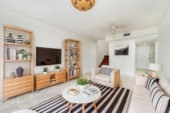 Photo - 280 SW 20th Rd Unit 902