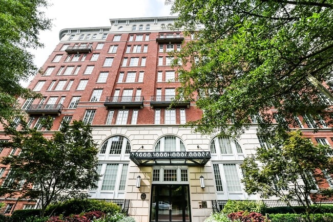 Building Photo - Logan Circle Studio Apartment for Rent Ava...