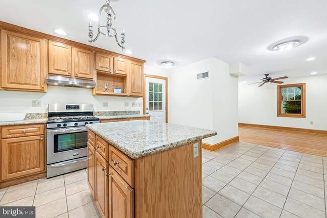 Photo - 901 Academy Ln