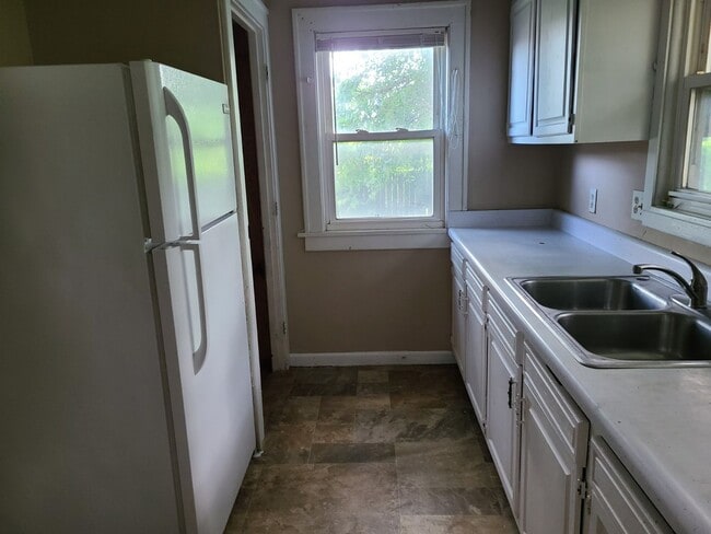 Photo - 937 Conger St