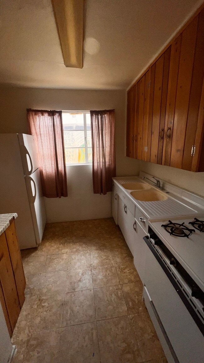 Photo - 731 W University Dr