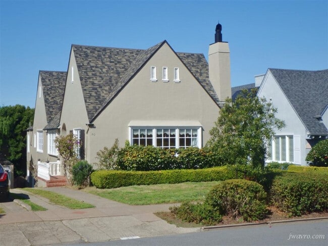 Building Photo - 40 Santa Paula Ave Rental