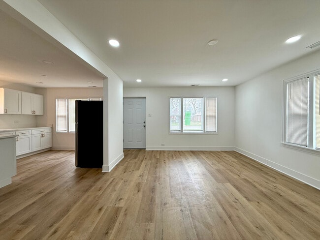 Photo - 14916 Langley Ave