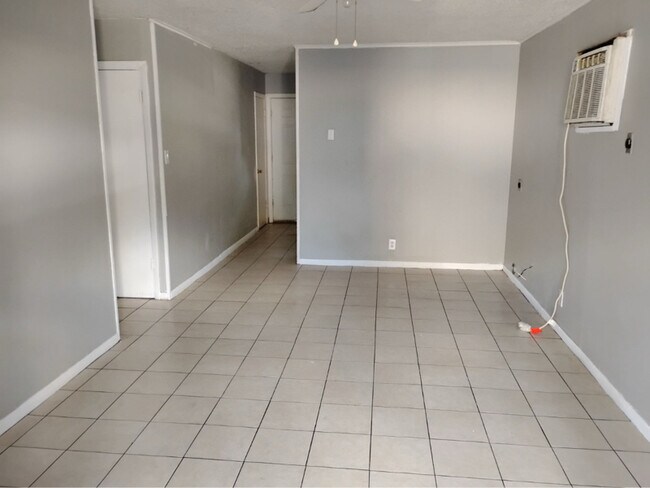 301 E Arden Dr