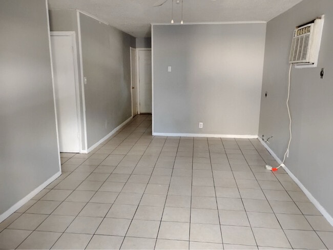 Photo - 301 E Arden Dr