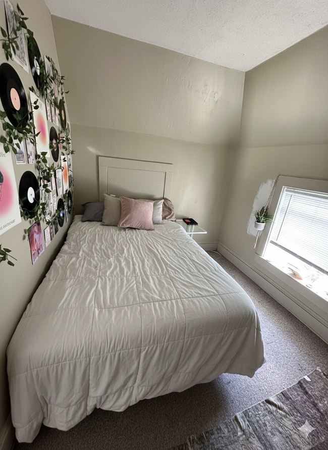 Photo - 3 Bed 1 Bath duplex close to UWEC!