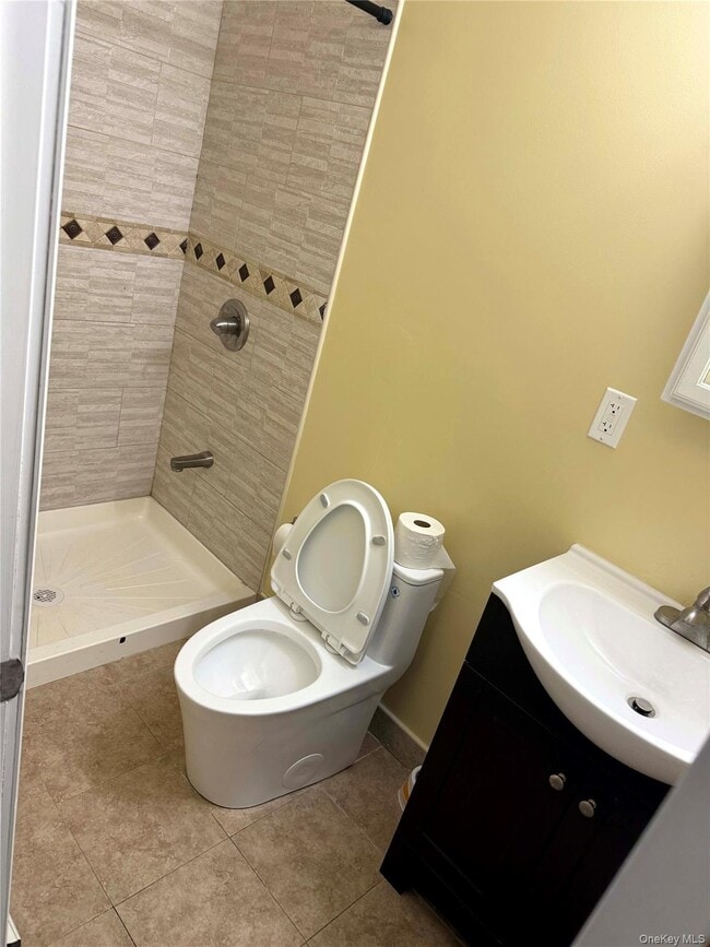 Building Photo - 30-03 73rd St Unit 2nd Floor