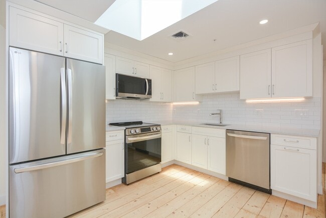 Building Photo - 9 State St Unit 7 Rental